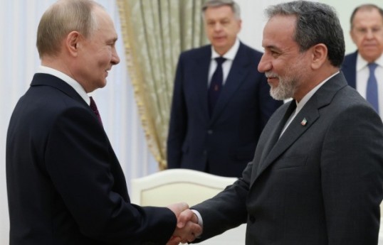 Rusiya Prezidenti Vladimir Putin, İran xarici işlər naziri Abbas Əraqçi
