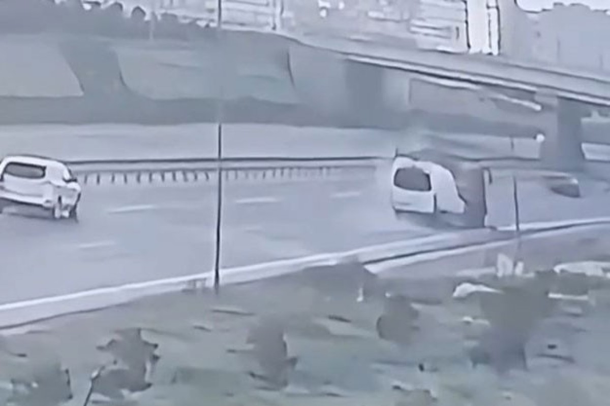 Bakıda avtomobil nasazlığa görə dayanan maşına çırpılıb, ölən var - VİDEO 
