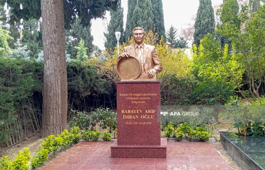 Xalq artisti Arif Babayevin qəbirüstü abidəsi ucaldılıb - FOTO 