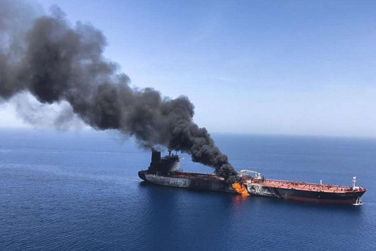 Oman sahillərindən 11 km məsafədə bir tankerə hücum edilib