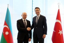 İstanbulda Azərbaycan və Türkiyə energetika nazirləri Yaşıl Enerji Dəhlizləri layihələrini müzakirə edib