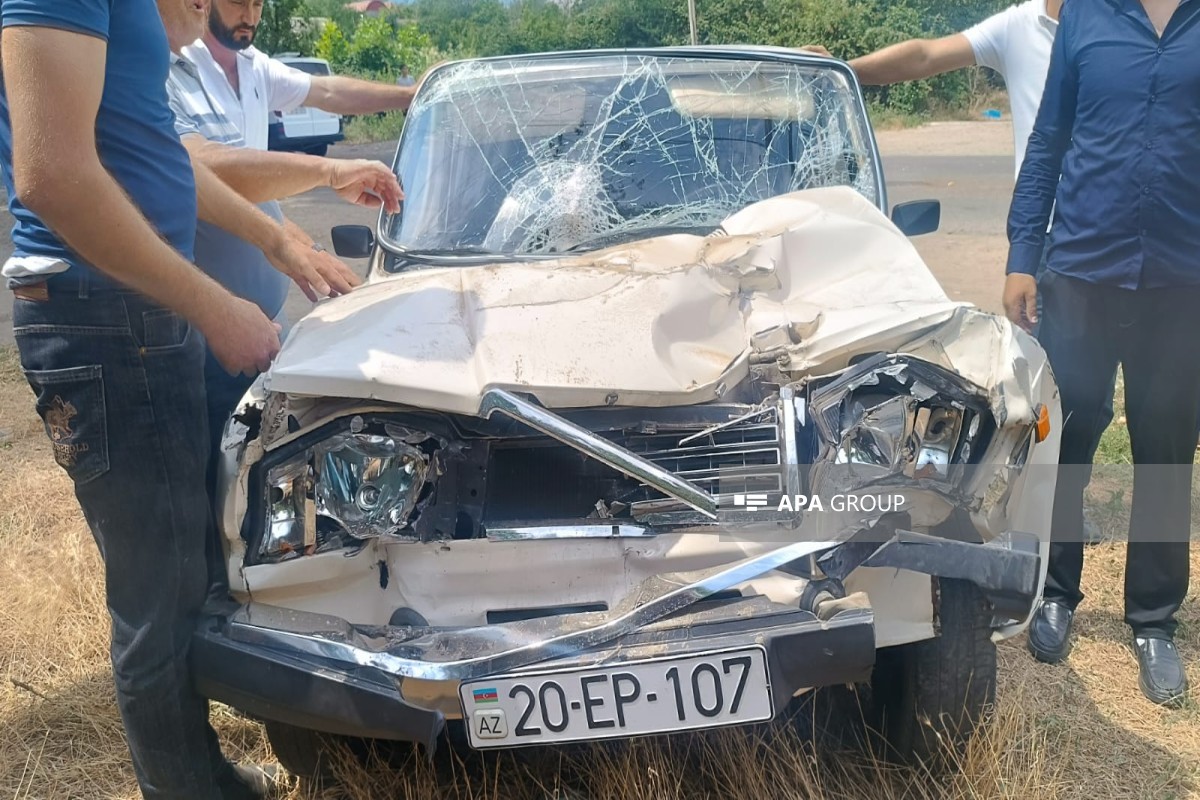 Tovuzda minik avtomobili yük maşınına çırpılıb, xəsarət alan var