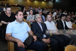 Nəriman Həsənzadə ilə vida mərasimi keçirilir, Prezident və Birinci vitse-prezident əklil göndərib - FOTO  - YENİLƏNİB-1 