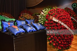 Nəriman Həsənzadə ilə vida mərasimi keçirilir, Prezident və Birinci vitse-prezident əklil göndərib - FOTO  - YENİLƏNİB-1 