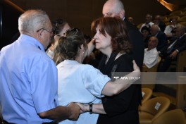 Nəriman Həsənzadə ilə vida mərasimi keçirilir, Prezident və Birinci vitse-prezident əklil göndərib - FOTO  - YENİLƏNİB-1 