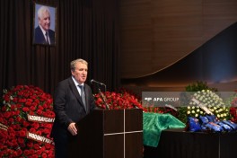 Nəriman Həsənzadə ilə vida mərasimi keçirilir, Prezident və Birinci vitse-prezident əklil göndərib - FOTO  - YENİLƏNİB-1 