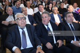 Nəriman Həsənzadə ilə vida mərasimi keçirilir, Prezident və Birinci vitse-prezident əklil göndərib - FOTO  - YENİLƏNİB-1 