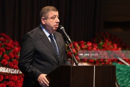 Nəriman Həsənzadə ilə vida mərasimi keçirilir, Prezident və Birinci vitse-prezident əklil göndərib - FOTO  - YENİLƏNİB-1 