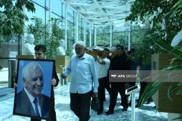 Xalq şairi Nəriman Həsənzadə I Fəxri xiyabanda dəfn edilib - FOTO
