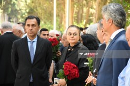 Xalq şairi Nəriman Həsənzadə I Fəxri xiyabanda dəfn edilib - FOTO