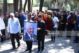 Xalq şairi Nəriman Həsənzadə I Fəxri xiyabanda dəfn edilib - FOTO