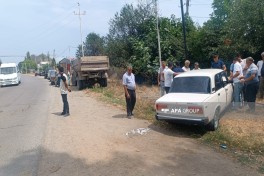 Tovuzda  minik avtomobili yük maşınına çırpılıb, sürücü və azyaşlı xəsarət alıb  - YENİLƏNİB  - FOTO 