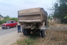 Tovuzda  minik avtomobili yük maşınına çırpılıb, sürücü və azyaşlı xəsarət alıb  - YENİLƏNİB  - FOTO 