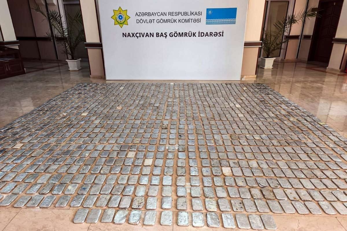 Azerbaijani customs officers seize more than 112 kg of heroin in truck carrying cargo from Iran to Germany