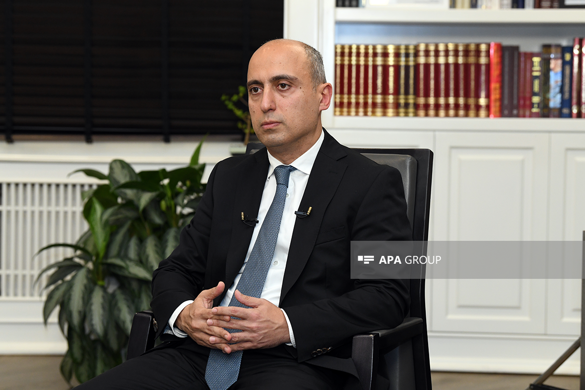 Elm və təhsil naziri Emin Əmrullayev