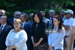 Xalq yazıçısı Elçinin qəbirüstü abidəsinin açılışı olub - FOTO 