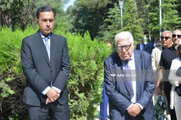 Xalq yazıçısı Elçinin qəbirüstü abidəsinin açılışı olub - FOTO 
