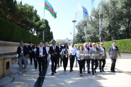 Türkiyə nümayəndə heyəti Şəhidlər xiyabanı və Türk şəhidliyini ziyarət edib - FOTO 