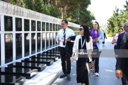 Türkiyə nümayəndə heyəti Şəhidlər xiyabanı və Türk şəhidliyini ziyarət edib - FOTO 