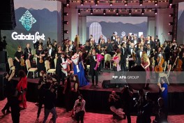 XV Qəbələ Beynəlxalq Musiqi Festivalının təntənəli bağlanış konserti keçirilib - FOTO 