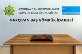 Azərbaycan gömrükçüləri İrandan Britaniyaya yük aparan maşında 4,5 kq tiryək aşkarlayıb - FOTO  - VİDEO 