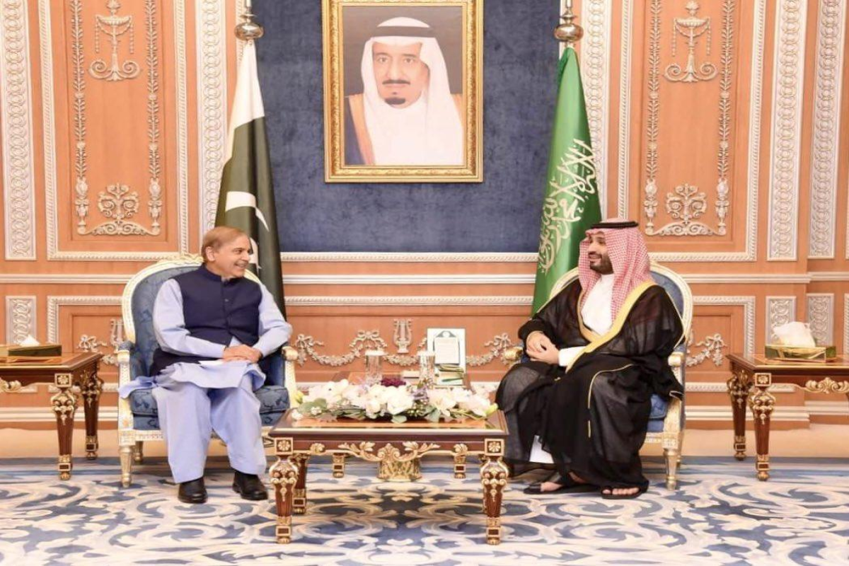 ​​​​​​​Pakistanın Baş naziri Şahbaz Şərif və Səudiyyə Ərəbistanının vəliəhdi və Baş naziri Məhəmməd bin Salman Əl Səudla