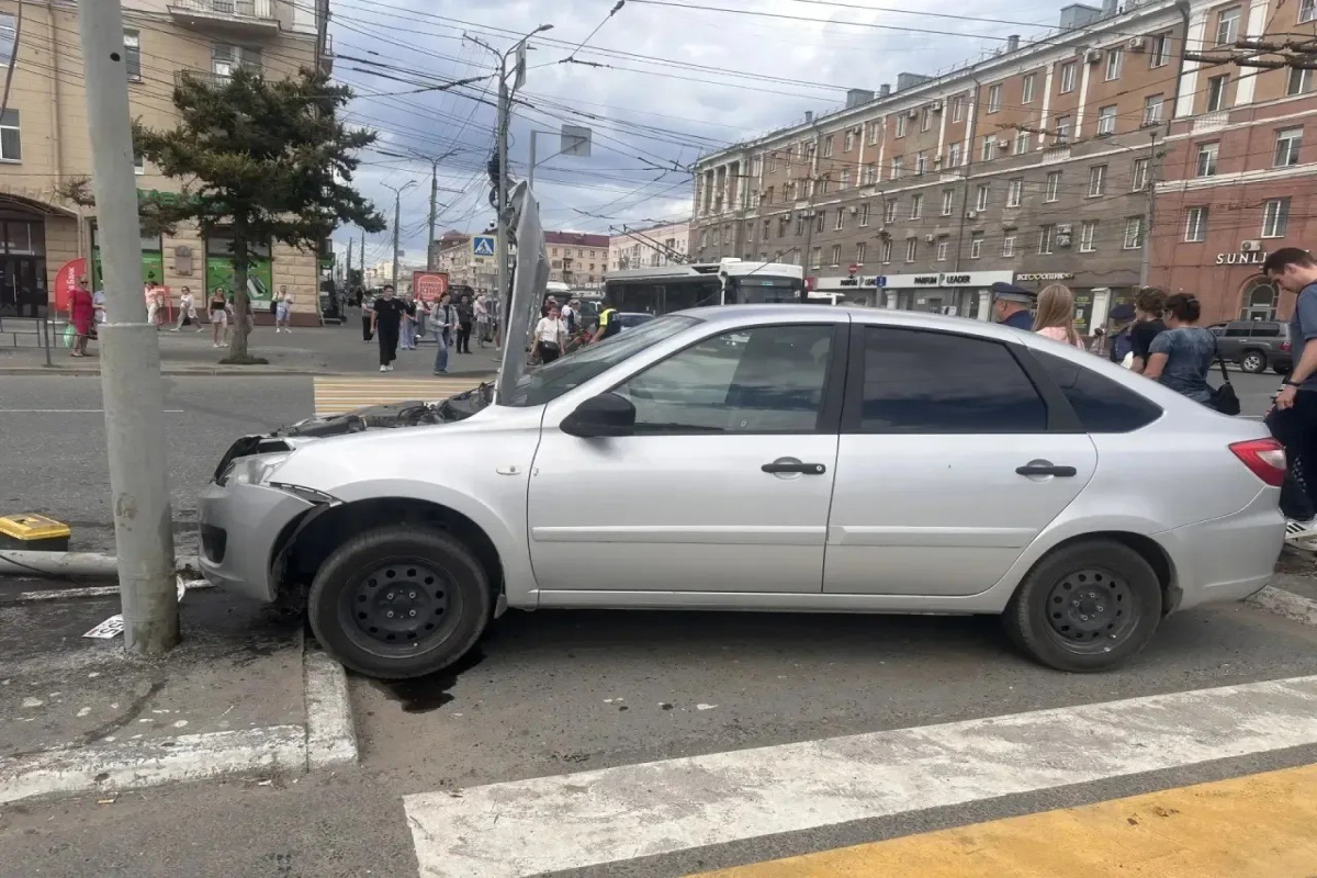 Rusiyada avtomobil piyadaların üzərinə sürülüb, 8 nəfər xəsarət alıb