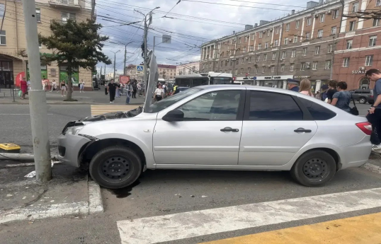Rusiyada avtomobil piyadaların üzərinə sürülüb, 8 nəfər xəsarət alıb