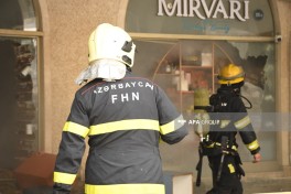 Bakının mərkəzində restoranda yanğın başlayıb - YENİLƏNİB-1  - FOTO  - VİDEO 