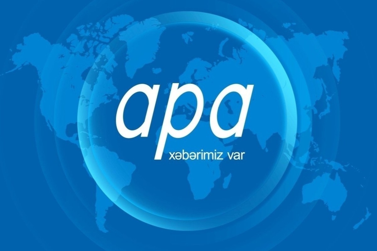 Qobustanda maşın işıq dirəyinə çırpılıb, sürücü ölüb
