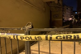 İstanbulda bina uçub, sakinlər yaşayış evini tərk ediblər - FOTO 