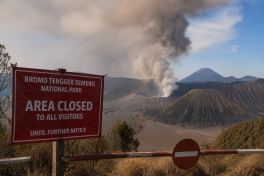 İndoneziyada meşə yanğınları ilə bağlı Bromo vulkanına turistlərin girişi qadağan edilib