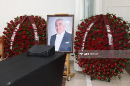 Çingiz Əlioğlu “Qurd qapısı” qəbiristanlığında dəfn edilib - FOTO 