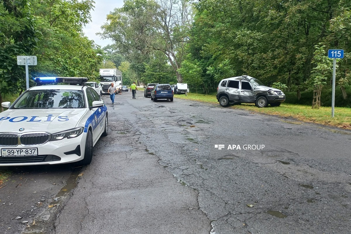 В Загатальском районе столкнулись фура и легковой автомобиль, есть пострадавшие — <span class="red_color">ФОТО