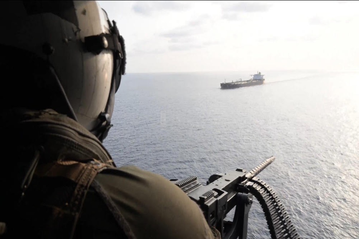 WSJ: ABŞ hərbi helikopteri İrana gedən Panama bayraqlı gəmiyə atəş açıb