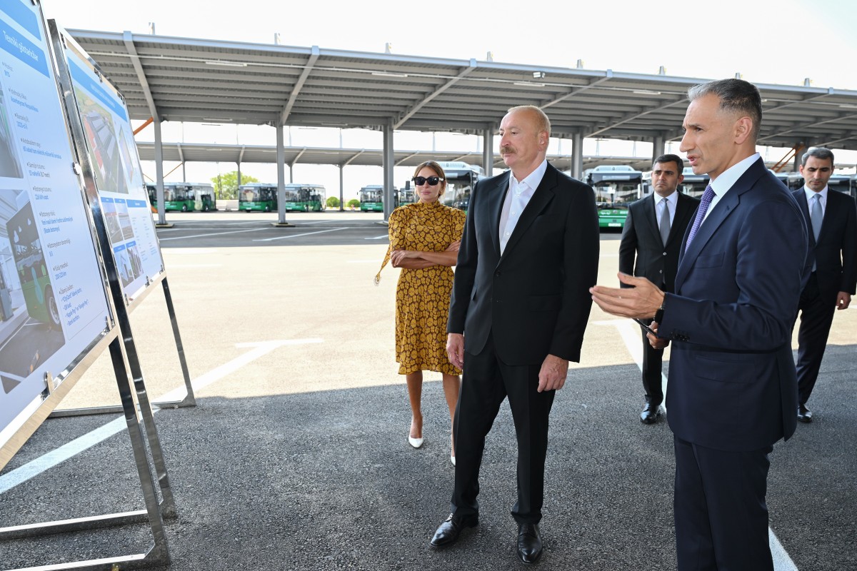 Prezident İlham Əliyev Naxçıvanda elektrik mühərrikli yeni avtobuslara baxıb, dəmir yolu infrastrukturunda aparılan yenidənqurma işləri ilə tanış olub - <span class="red_color">YENİLƏNİB - <span class="red_color">VİDEO
