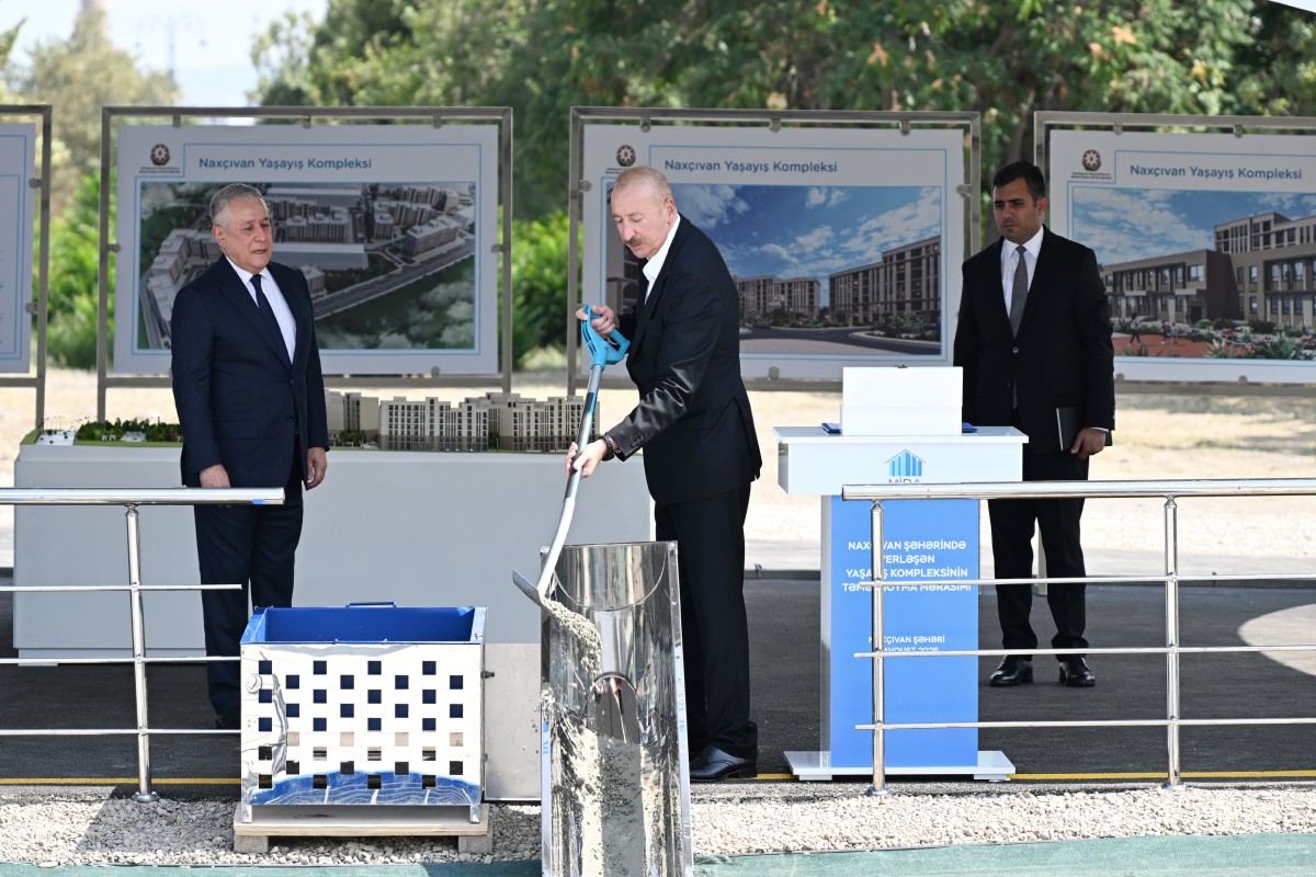 Prezident İlham Əliyev Naxçıvan şəhərində sosial evlər kompleksinin təməlini qoyub - <span class="red_color">FOTO
