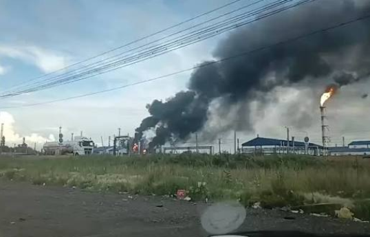 Rusiyanın iri neft emalı zavodlarından biri PUA hücumuna məruz qalıb, yanğın başlayıb