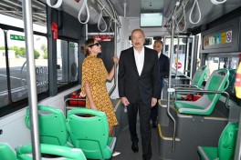 Prezident İlham Əliyev Naxçıvanda elektrik mühərrikli yeni avtobuslara baxıb, dəmir yolu infrastrukturunda aparılan yenidənqurma işləri ilə tanış olub - YENİLƏNİB  - VİDEO 