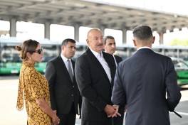 Prezident İlham Əliyev Naxçıvanda elektrik mühərrikli yeni avtobuslara baxıb, dəmir yolu infrastrukturunda aparılan yenidənqurma işləri ilə tanış olub - YENİLƏNİB  - VİDEO 