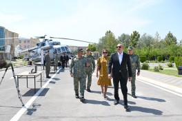 Prezident İlham Əliyev Əlahiddə Ümumqoşun Orduda yeni yaradılan komando hərbi hissələrinə Döyüş bayraqlarının verilməsi mərasimində iştirak edib - FOTO  - VİDEO 