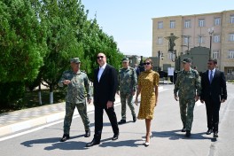 Prezident İlham Əliyev Əlahiddə Ümumqoşun Orduda yeni yaradılan komando hərbi hissələrinə Döyüş bayraqlarının verilməsi mərasimində iştirak edib - FOTO  - VİDEO 