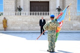 Prezident İlham Əliyev Əlahiddə Ümumqoşun Orduda yeni yaradılan komando hərbi hissələrinə Döyüş bayraqlarının verilməsi mərasimində iştirak edib - FOTO  - VİDEO 