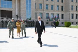 Prezident İlham Əliyev Əlahiddə Ümumqoşun Orduda yeni yaradılan komando hərbi hissələrinə Döyüş bayraqlarının verilməsi mərasimində iştirak edib - FOTO  - VİDEO 
