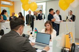 Expressbank eyni gündə 2 filial açıb