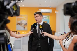 Expressbank eyni gündə 2 filial açıb