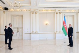 Prezident İlham Əliyev Almaniyanın yeni səfirinin etimadnaməsini qəbul edib