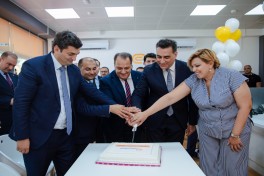 Expressbank eyni gündə 2 filial açıb