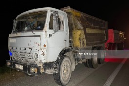 Ucarda iki yük maşını toqquşub, ölənlər var - FOTO 