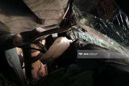 Tovuzda yük avtomobili elektrik dirəyinə çırpılıb, sürücü ölüb - FOTO 